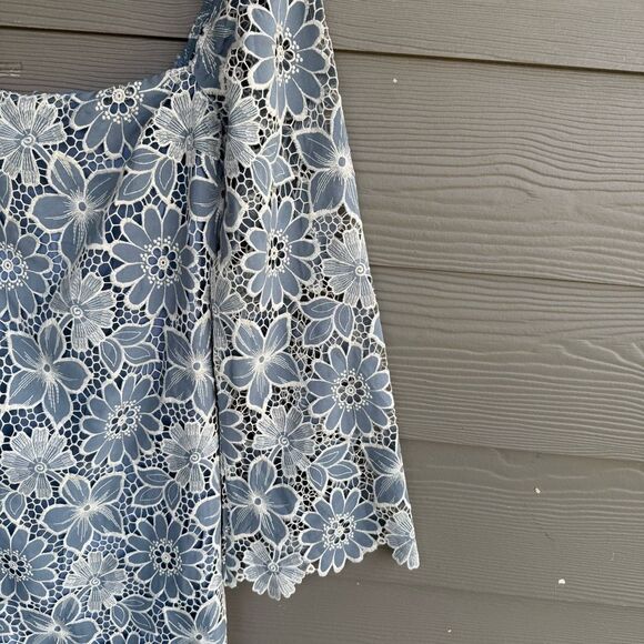 Storia lace Floral bell sleeve dress - Picture 3 of 9